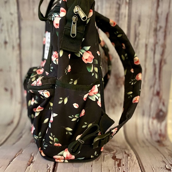 Hot Style Backpack - Picture 2 of 12